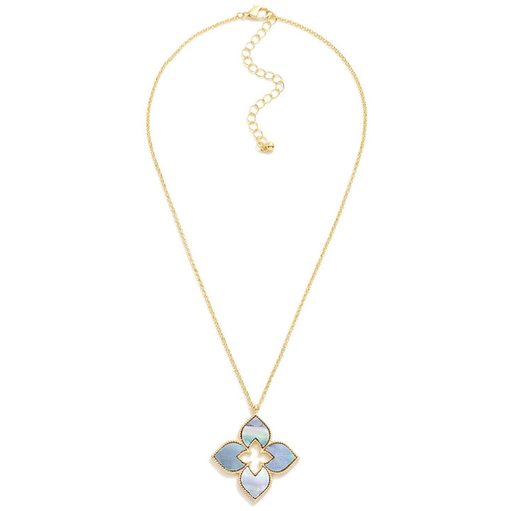Chain Link Necklace Featuring Hollow Clover Pendant