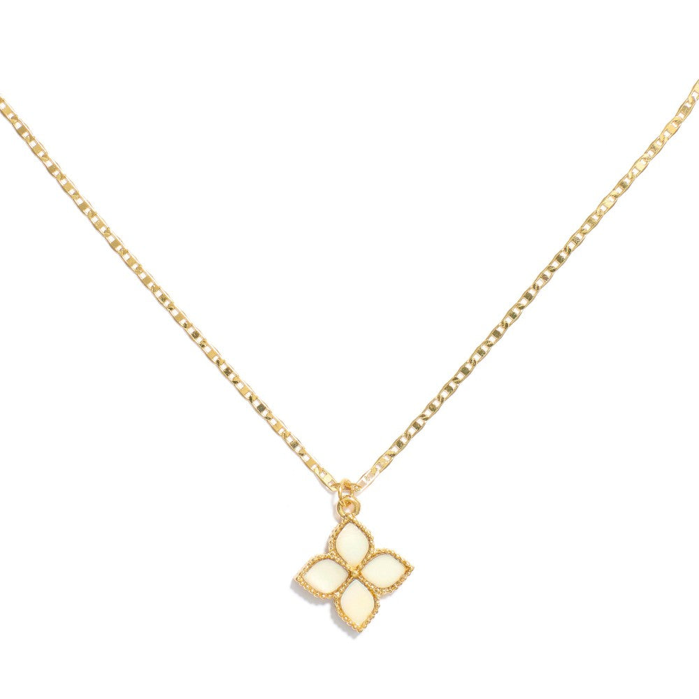 Flat Chain Link Necklace Featuring Clover Pendant