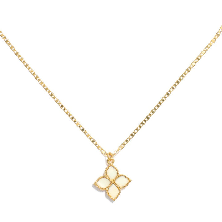 Flat Chain Link Necklace Featuring Clover Pendant