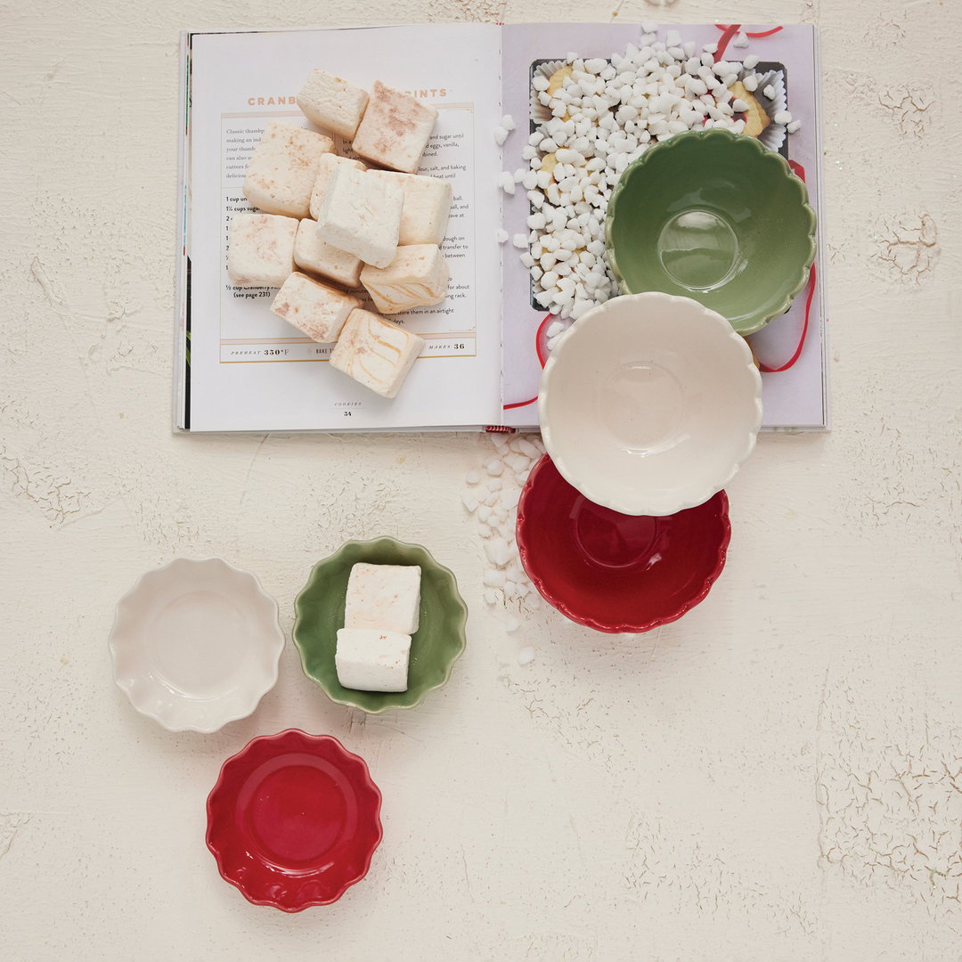 Round Stoneware Scalloped Bowl